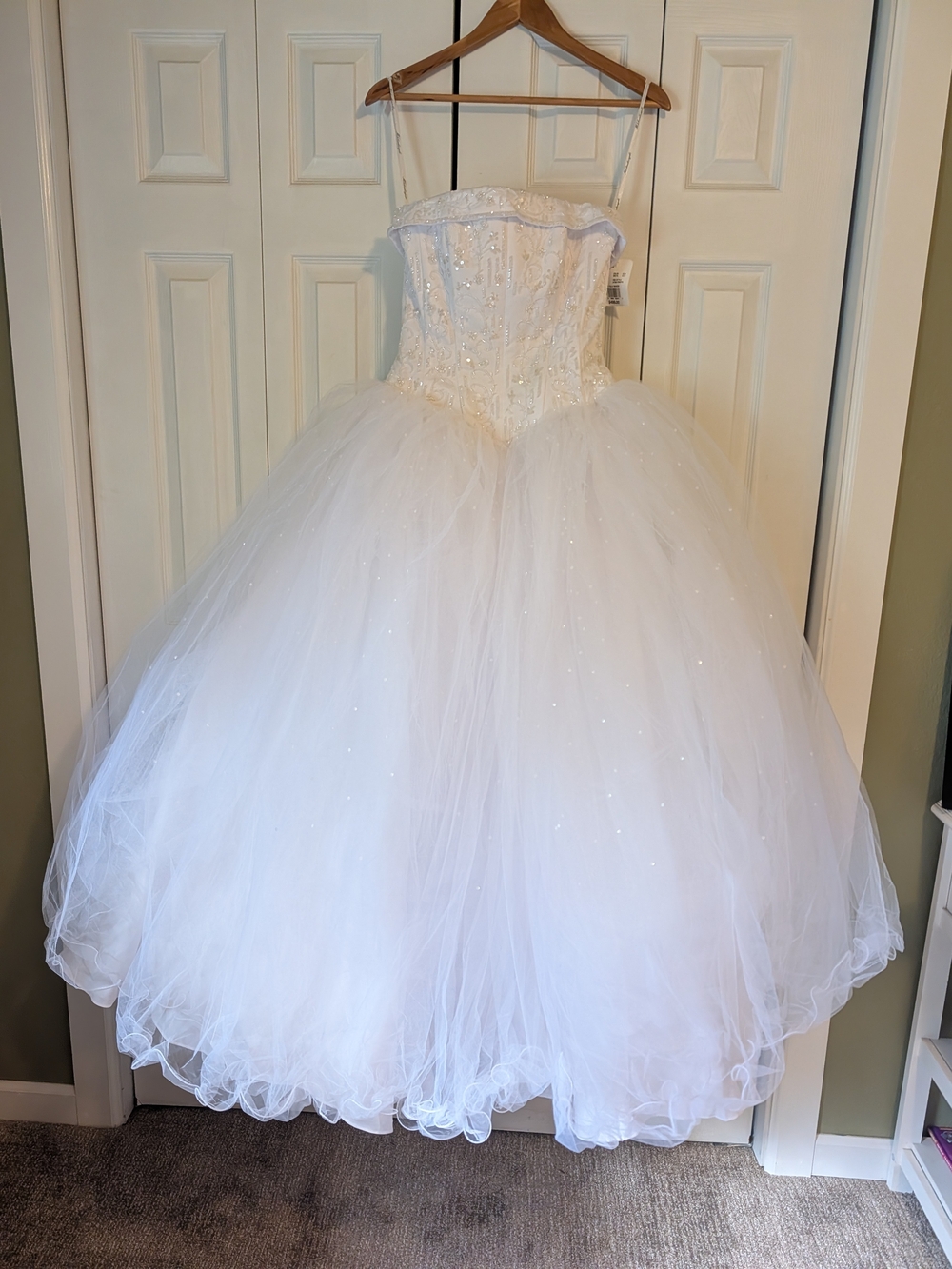 NWT David’s Bridal Michelangelo NT8017 Beaded Ball Gown Wedding Dress Size 6